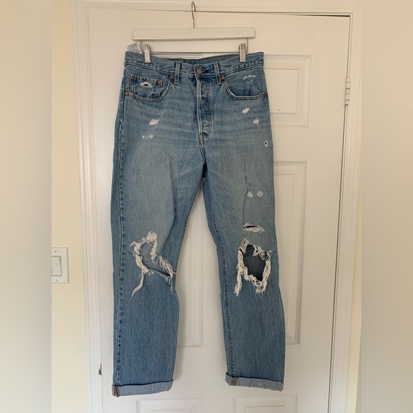 Levi’s 501 ripped mid wash jeans - Picture 1 of 2